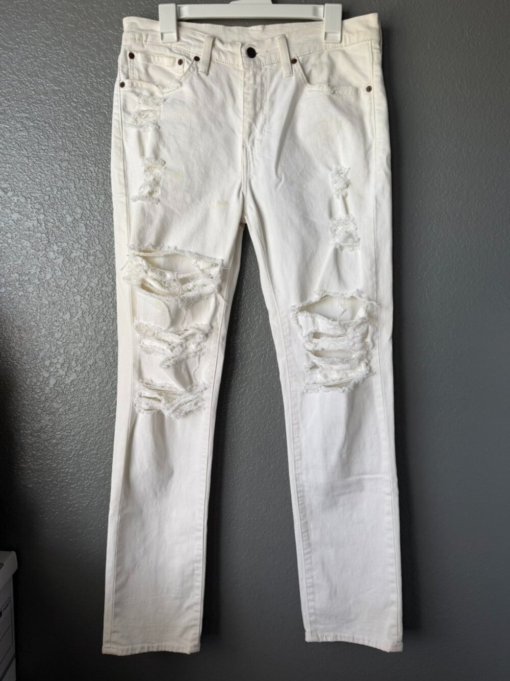 Levi’s White Distressed Ripped Straight Leg Jeans Women’s 33x30